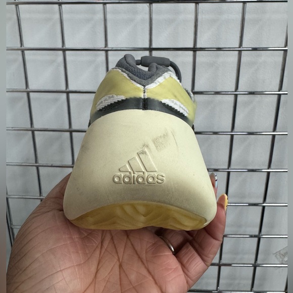 Adidas Men’s Yeezy 700 V3 ‘Fade Salt’ size 7 - Picture 3 of 9